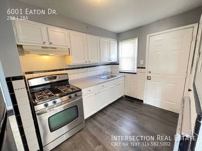 Building Photo - Adorable 2 Bed/1Bath Home w/Modern and Vin...