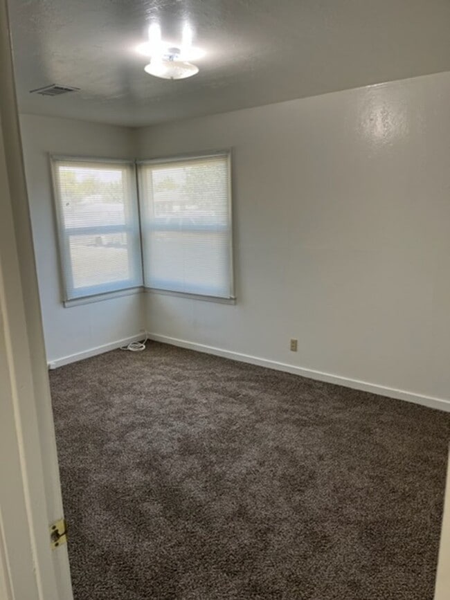 Building Photo - ADORABLE 2 BED 1 BATH HOME FOR RENT!