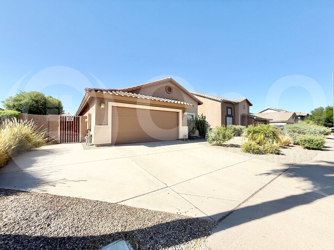 Foto principal - 9263 E Monterey Ave