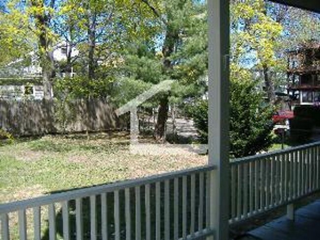 Foto del edificio - Oak Sq. Location, Parking Included, Eat-in...