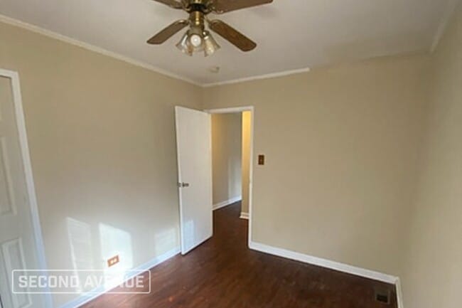 Building Photo - 490 Shabbona Dr