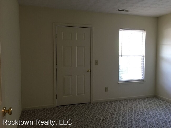 Building Photo - 2 br, 1.5 bath House - 2451 Mosby Court