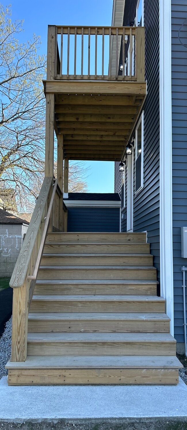 Entrance to main level - 472 Friendship St