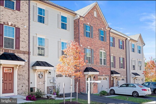 Foto del edificio - 3213 Laurel Hl Rd