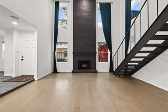 Building Photo - 5524 Beverly Hill St