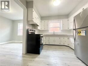 Building Photo - 336 Queenston Rd