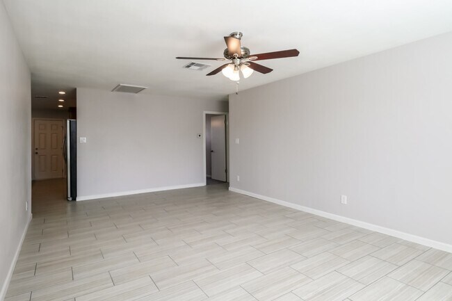 Foto del edificio - 1530 E Broadmor Dr