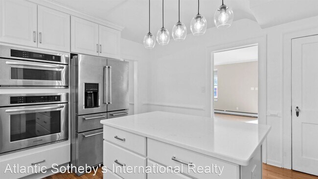 Building Photo - 3 br, 1.5 bath House - 1346 Cornwall Place