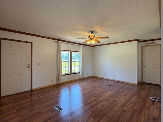 Building Photo - 3 Bed / 2 Bath Home in Desha