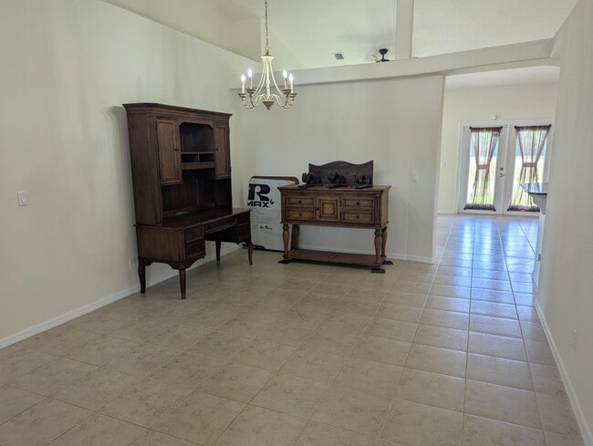 Building Photo - 411 SW Vista Lake Dr