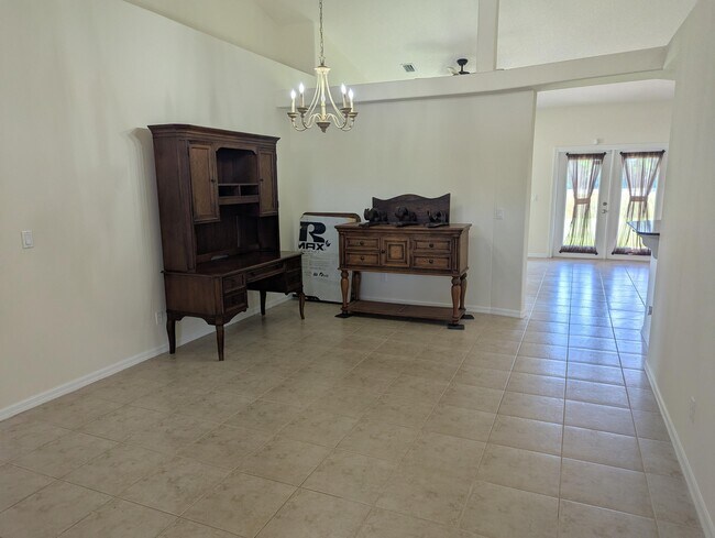 Foto del edificio - 411 SW Vista Lake Dr