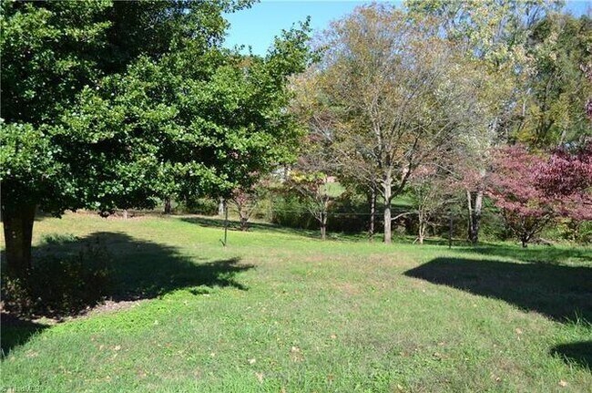 Foto del edificio - 601 W Washington St