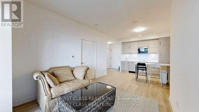 Photo du bâtiment - 8119 Birchmount Rd