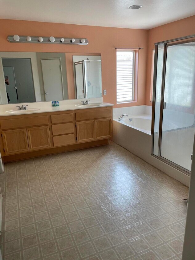 Foto principal - 38121 38th St E