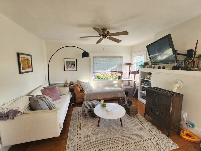 living rm w/garden view - 419 Merritt Ave