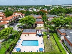 Building Photo - 9802 Hammocks Blvd