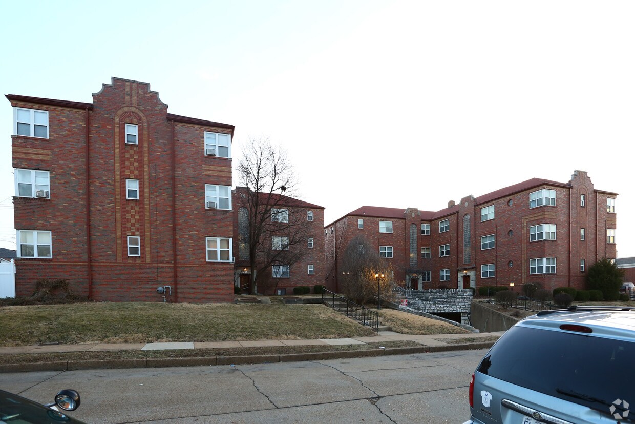 Foto del edificio - 5816-5828 Lindenwood Ave