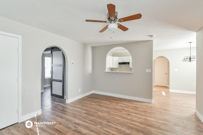 Building Photo - Pet Friendly
