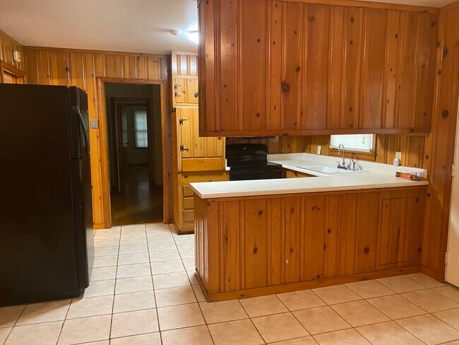 Building Photo - 4672 PINEWOOD DR N