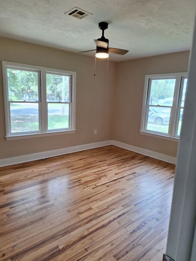 Building Photo - To schedule a Showing or Submit an Applica...