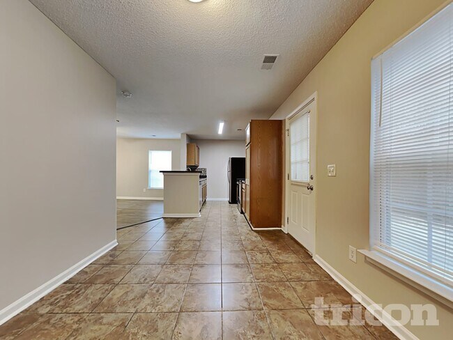 Building Photo - 76 Springway Dr