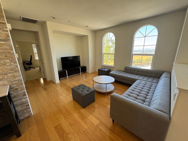 Foto del edificio - San Jose Communication Hills Luxurious 2 b...