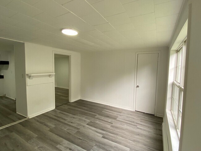 Foto del edificio - Newly remodeled home is located in Lancast...
