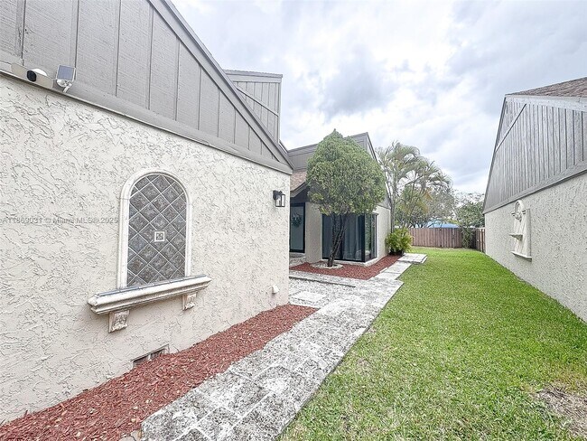 Foto del edificio - 9635 SW 74th St