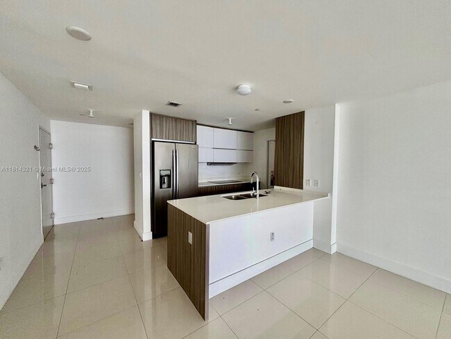 Foto del edificio - 600 NE 27th St