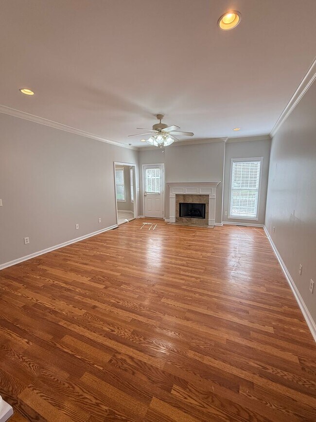 Foto del edificio - Great Floorplan, Great Location!