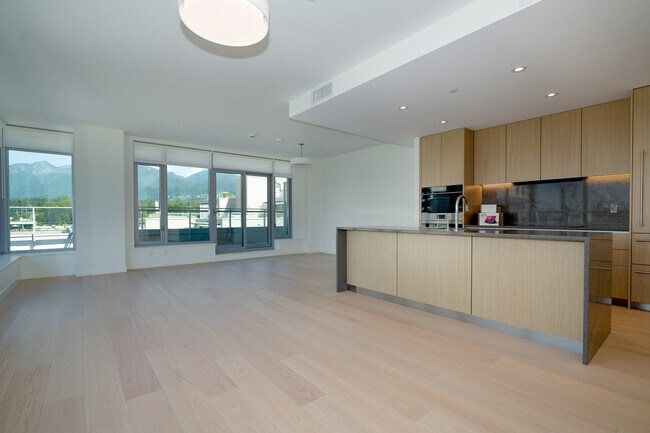 Building Photo - 703-777 Harbour Way