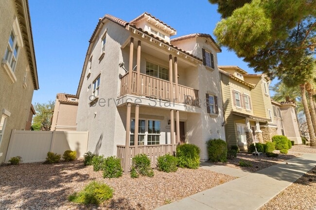 Building Photo - 2129 E Huntington Dr