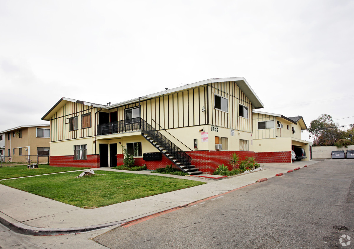 Primary Photo - 1742 Cordova St