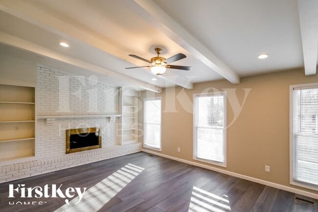 Building Photo - 2067 Longmeadow Ln