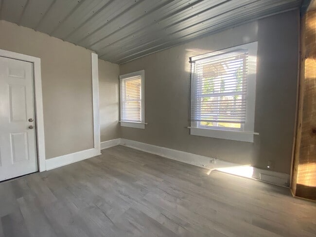 Building Photo - 323 The Plaza