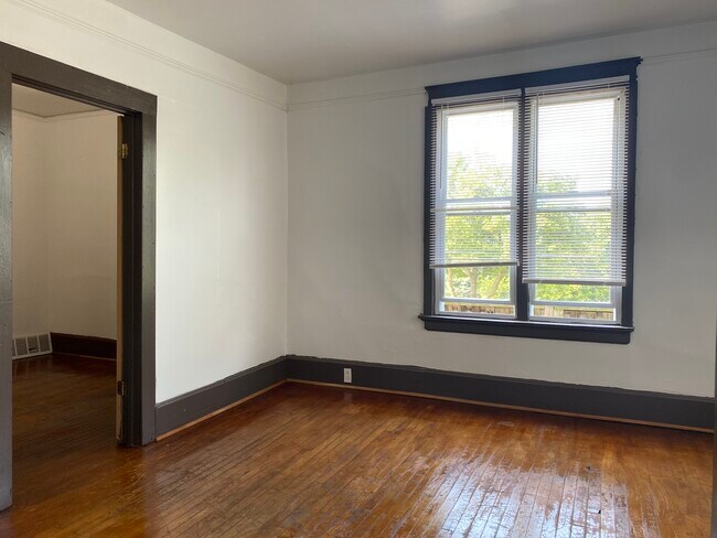 Building Photo - 2125 W Brown St
