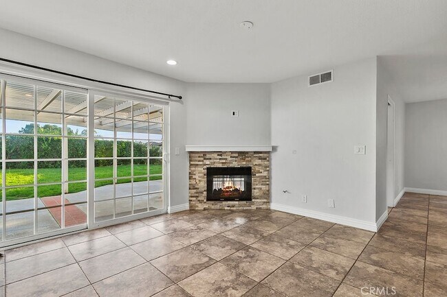 Foto del edificio - 24722 Via Carlos