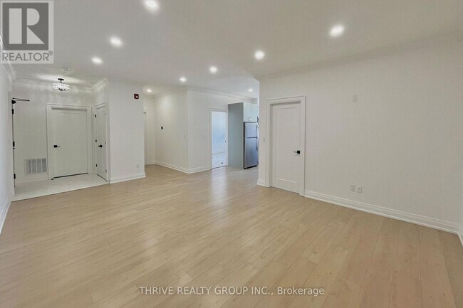 Building Photo - 16 Hincks St