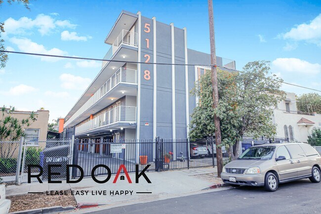 Building Photo - 5128 De Longpre Ave