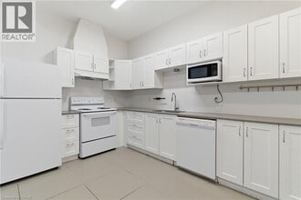 Building Photo - 58 Beverly St