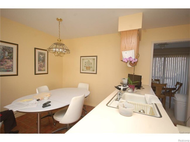 Foto del edificio - 5539 Walnut Cir W