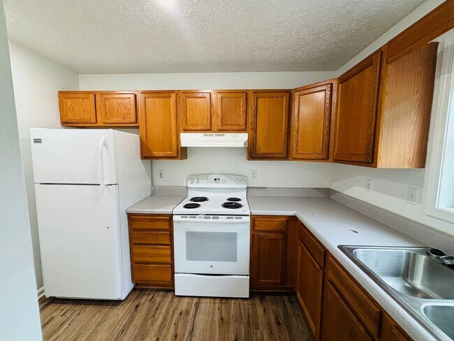 Building Photo - 2 Bedroom, 1.5 Bathroom Duplex