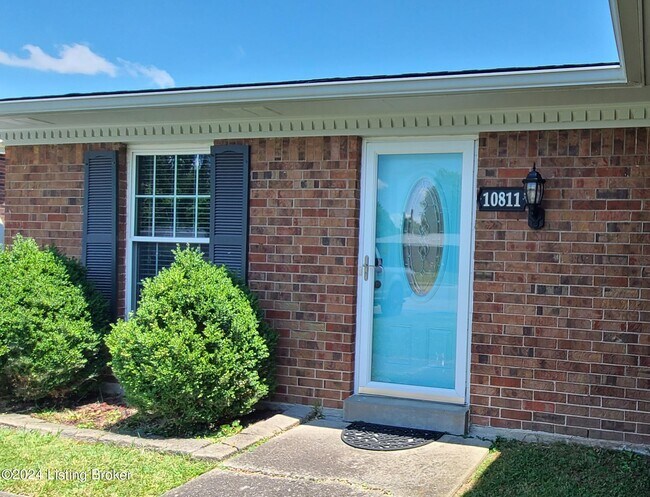 Building Photo - 10811 Waycross Ave
