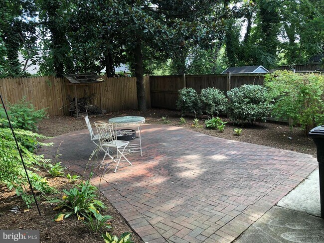 Foto del edificio - 34 Munroe Ct