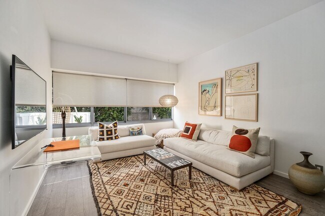 2nd Bedroom / Den/ Office - 7135 Hollywood Blvd