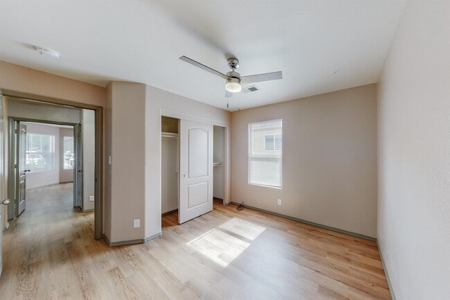 Foto del edificio - 745 Valley Meadows Dr