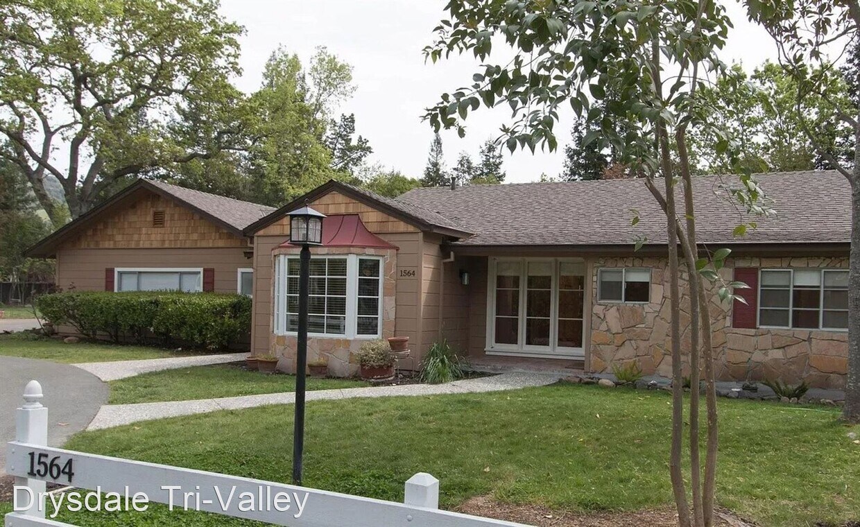 Primary Photo - 4 br, 2.5 bath House - 1564 Avenida Nueva