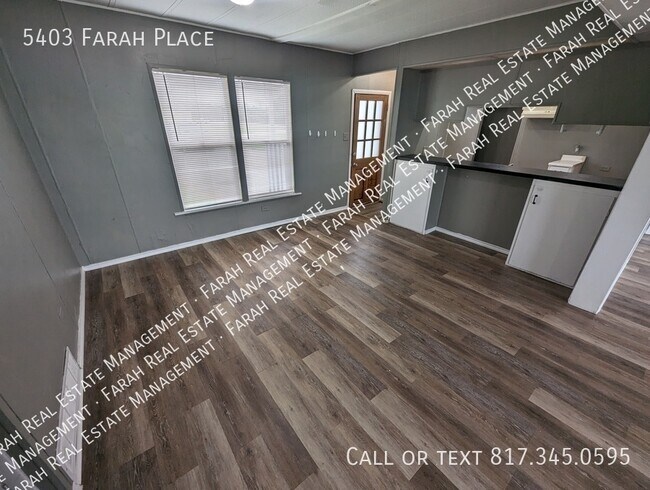 Foto del edificio - 5403 Farah Pl