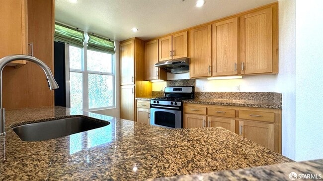 Building Photo - 401 Crescent Ct