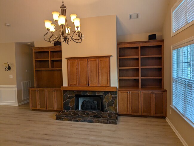 Foto del edificio - 2203 Amberley Dr